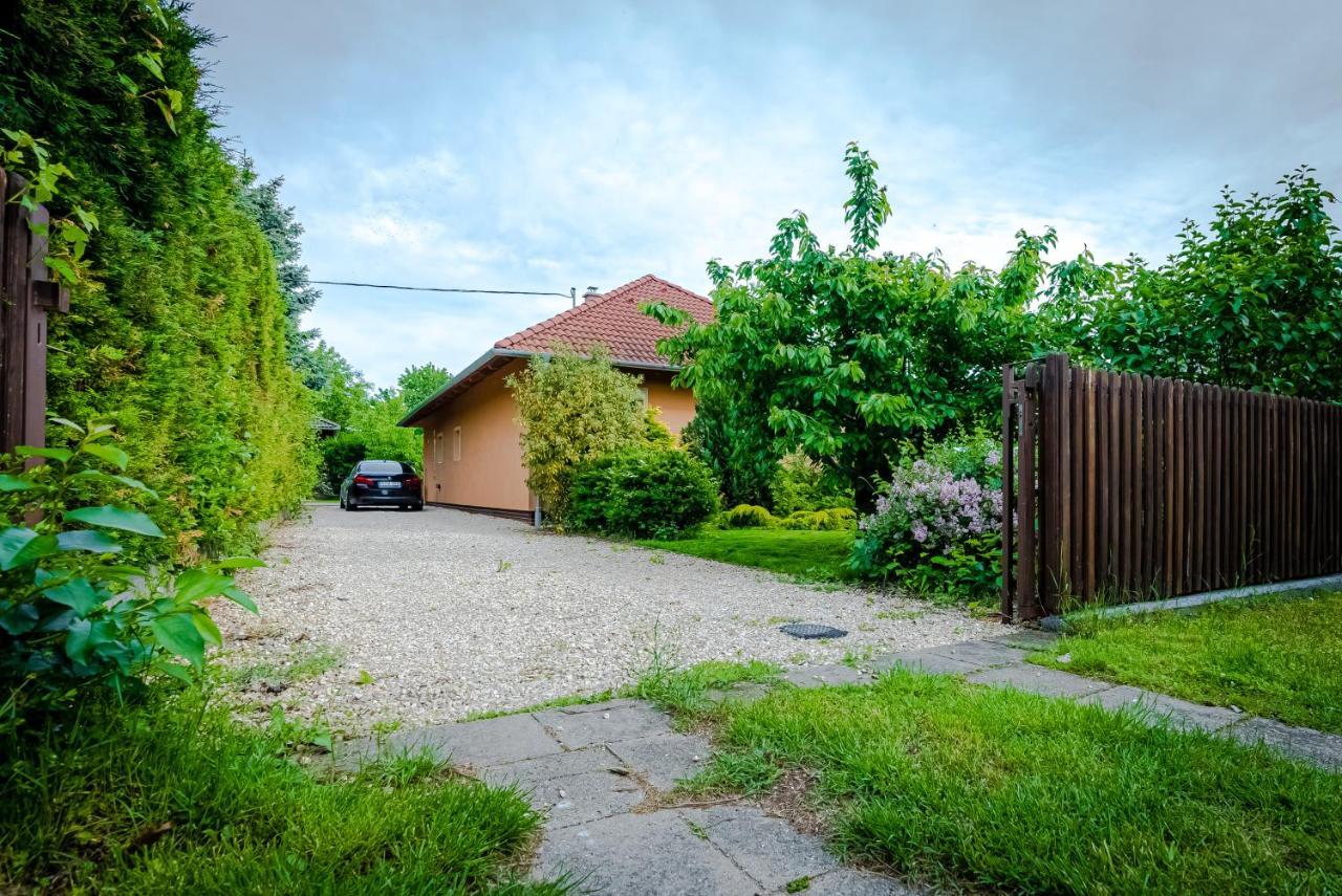 Sunny Garden Pihenohaz Villa Siofok Luaran gambar