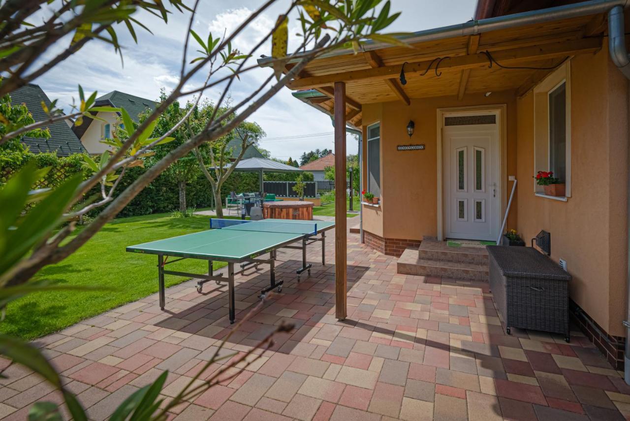 Sunny Garden Pihenohaz Villa Siofok Luaran gambar