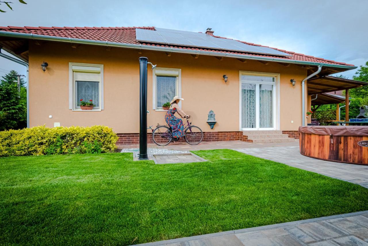 Sunny Garden Pihenohaz Villa Siofok Luaran gambar
